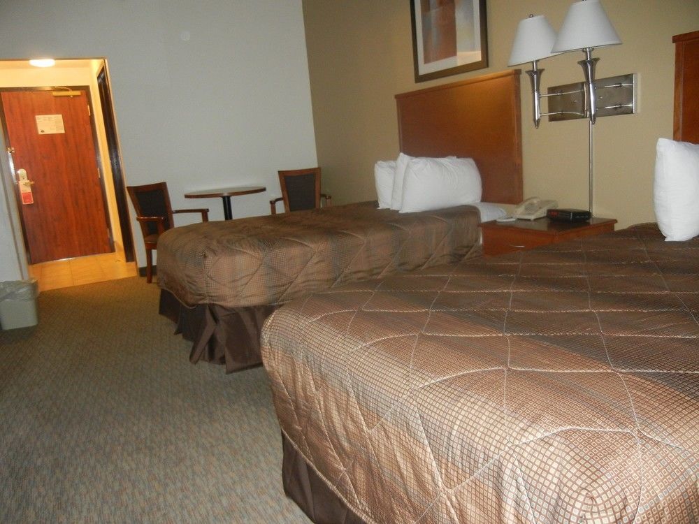 Days Inn By Wyndham Phenix City Near Fort Moore Exterior photo