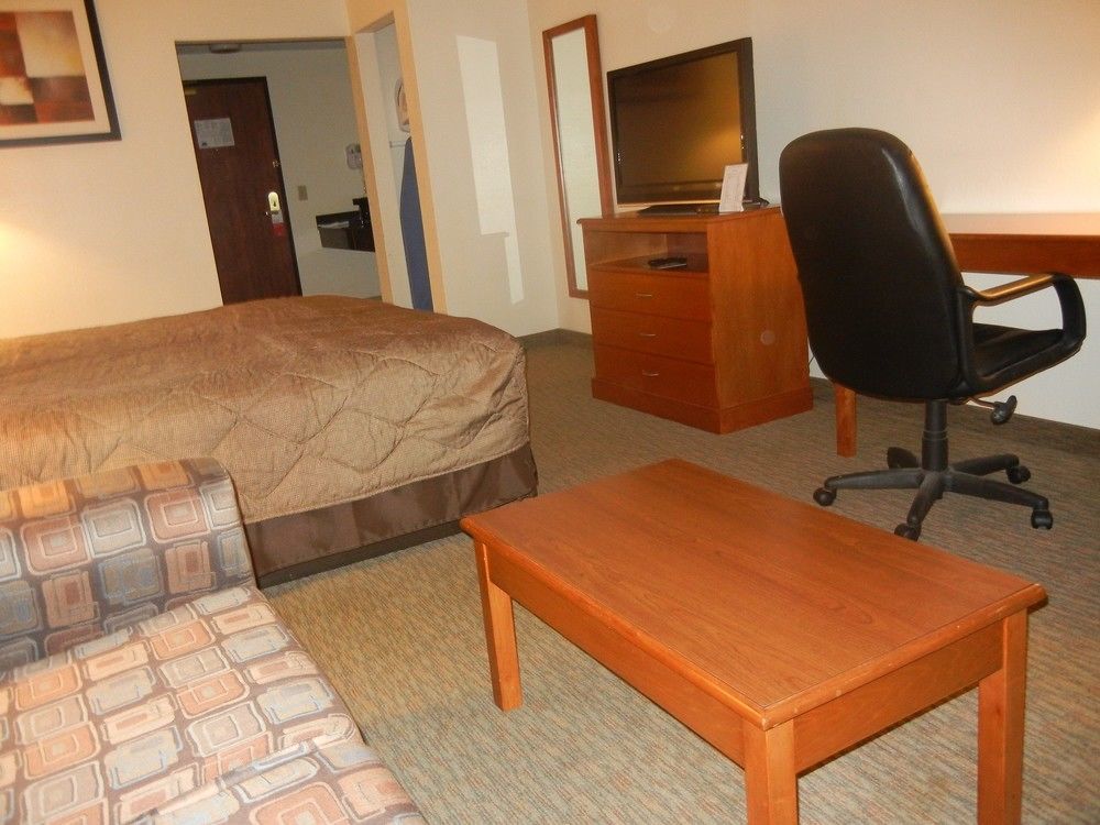 Days Inn By Wyndham Phenix City Near Fort Moore Exterior photo